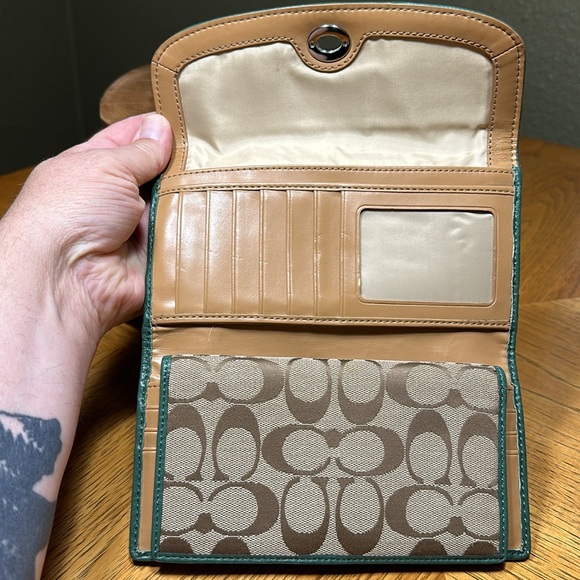 *RARE* COACH Park Signature Checkbook Wallet - Picture 11 of 16